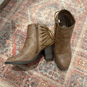 American Eagle Outfitters Tan Ankle Booties